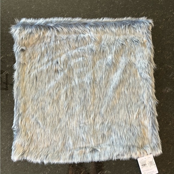 New Pottery Barn Graham Plaid Faux Fur Back Pillow Cover, Grey White Red Plaid - Picture 5 of 16